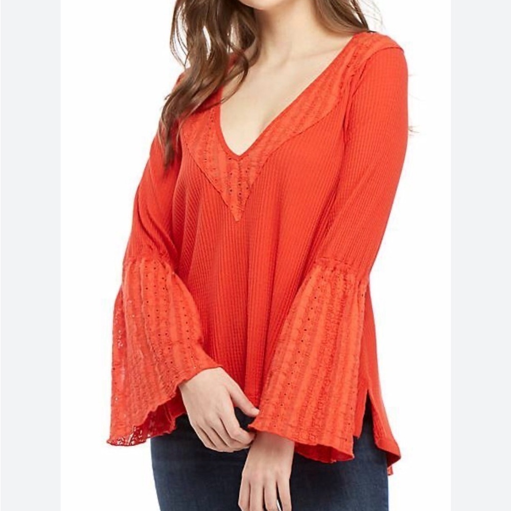 ๐บFREE PEOPLE PARISIAN NIGHT RED RIBBED EYELET TRIM & BELL SLEEVE TOP